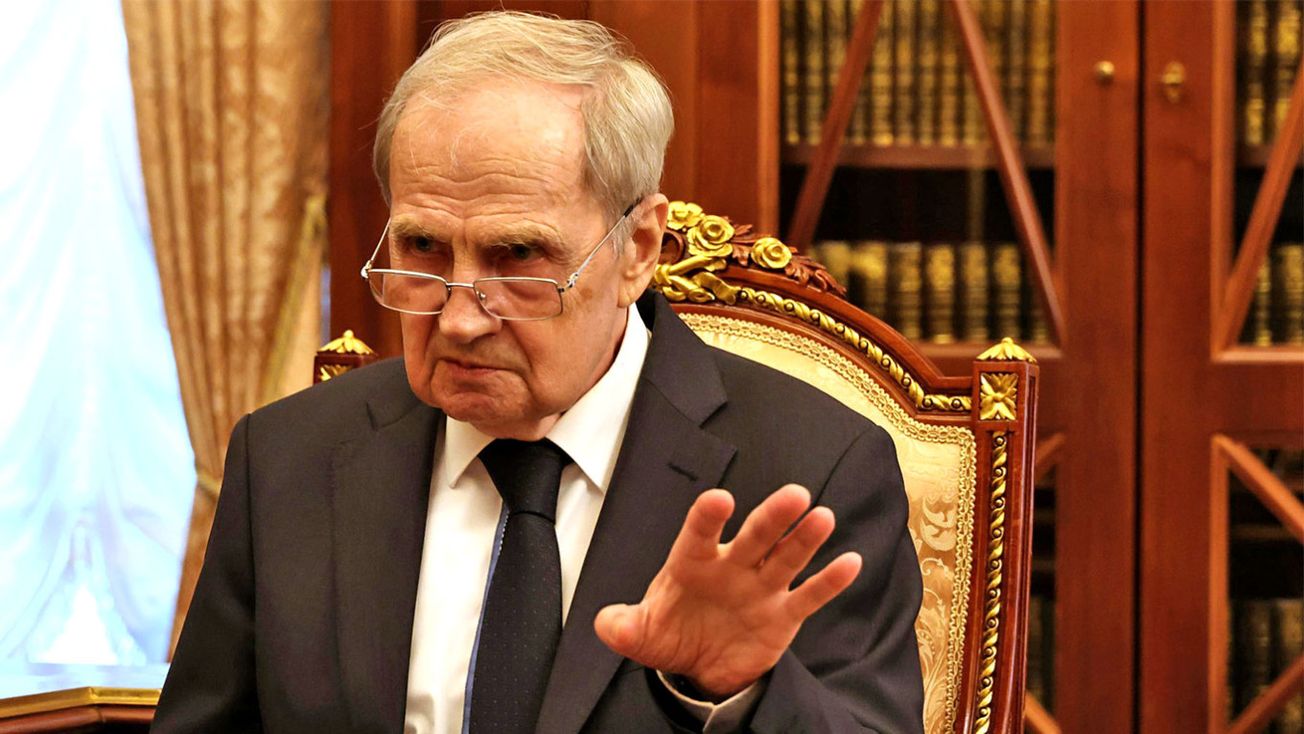 Глава Конституционного суда РФ рассказал о "вызовах", стоящих перед режимом Путина накануне выборов