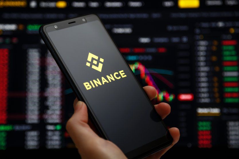 Крупнейшая криптобиржа мира Binance прекращает все операции с рублем
