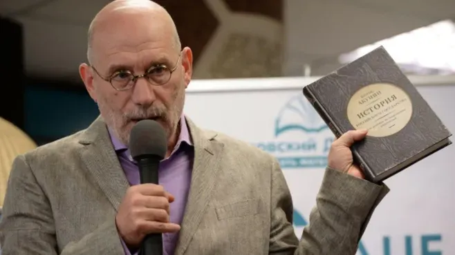 Полиция пришла с обысками в издательство, публиковавшее книги Акунина