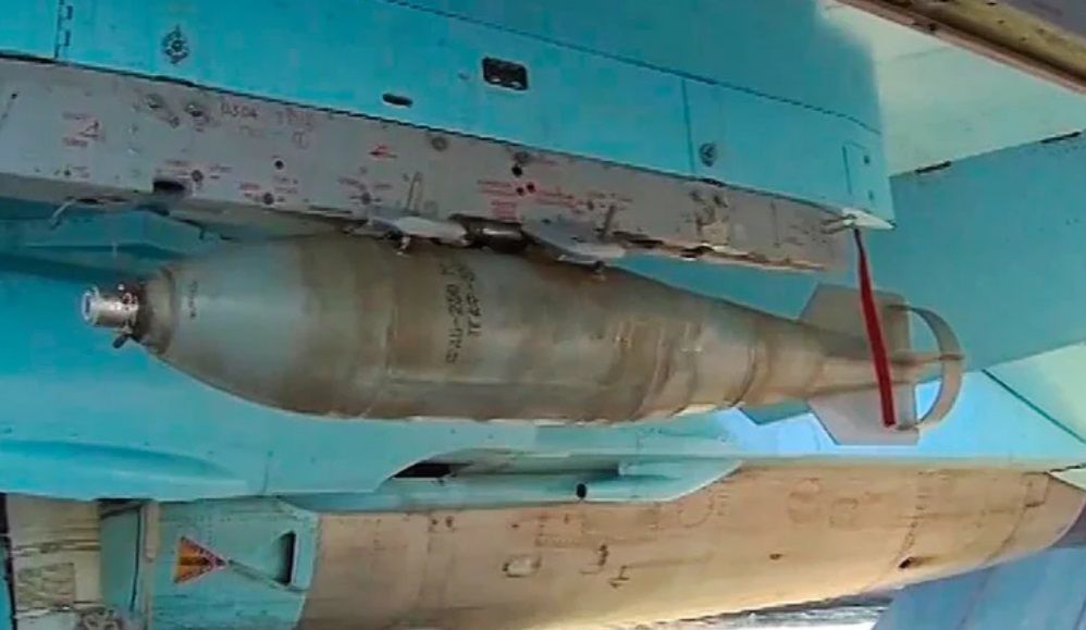 Российские военные сбросили авиабомбу на оккупированный город в Луганской области