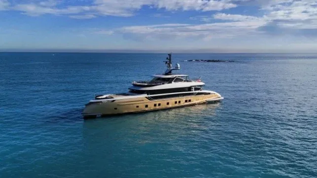 На аукцион во Франции выставили конфискованную у "белорусского миллиардера" суперяхту