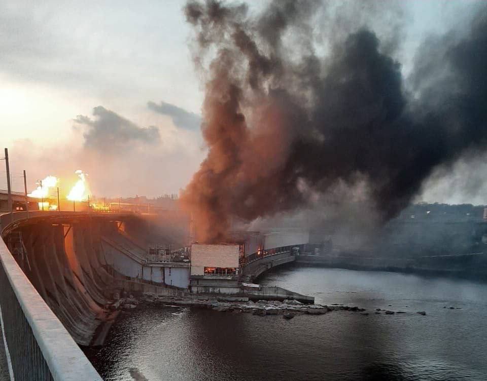 Крупнейшая гидроэлектростанция Украины остановила работу после российской ракетной атаки