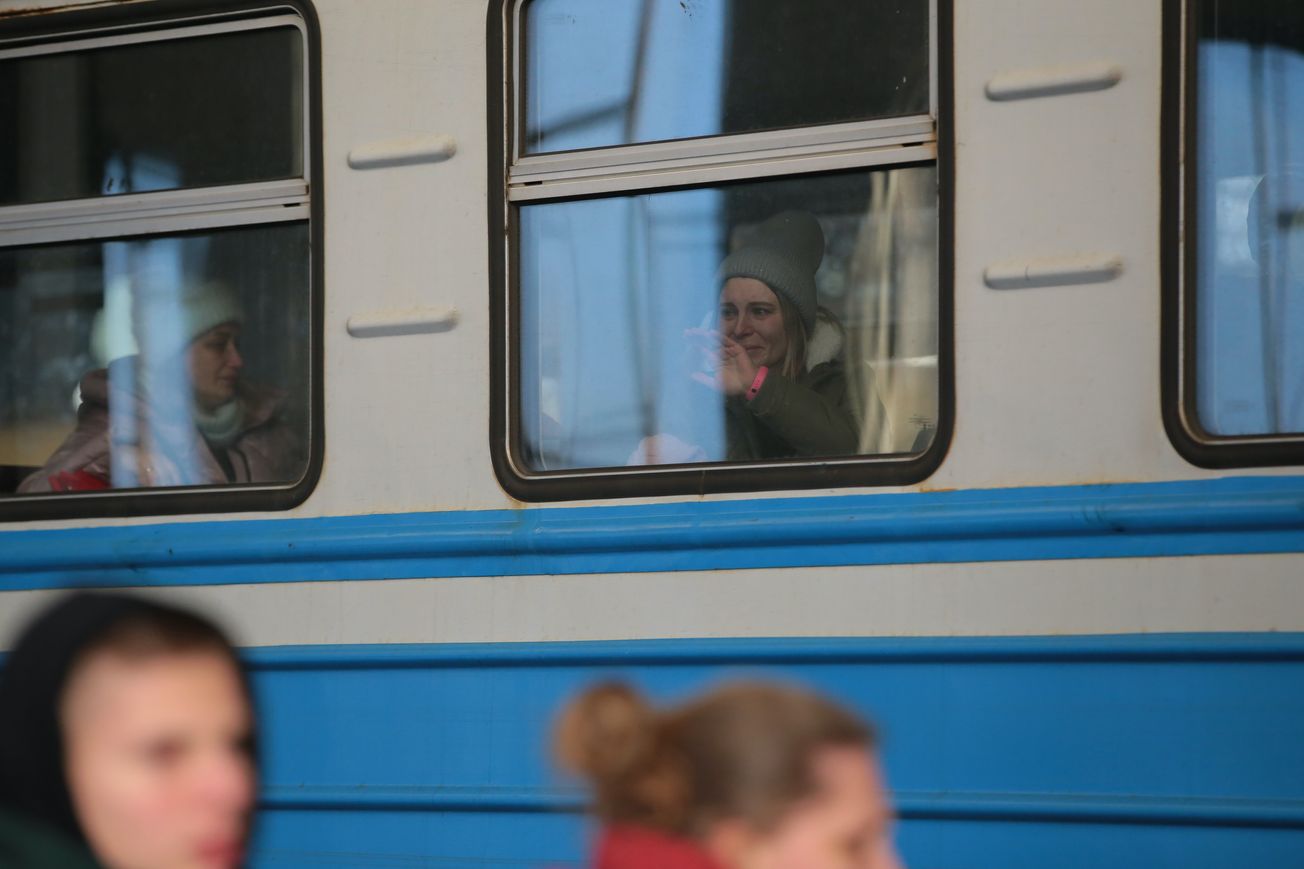 Население Украины в 2025 году сократится на 0,4 млн человек - МВФ