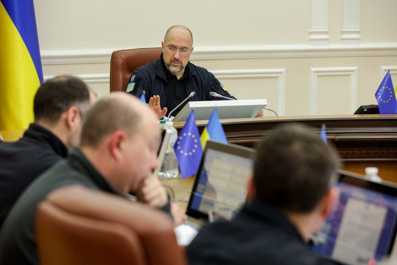 Кабмин Украины впервые с начала войны планирует повысить налоги на различные товары - Bloomberg