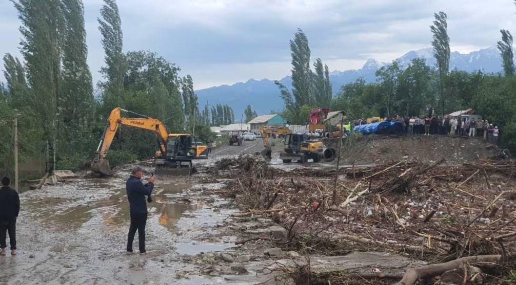В Кыргызстане из-за схода селевых потоков погибли 10 человек