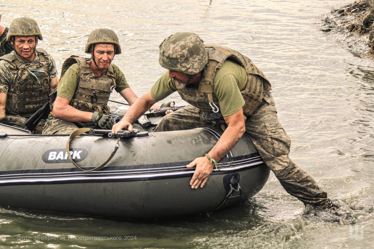 Минобороны России сообщает о сдаче в плен 17 военных ВСУ на островах в дельте Днепра