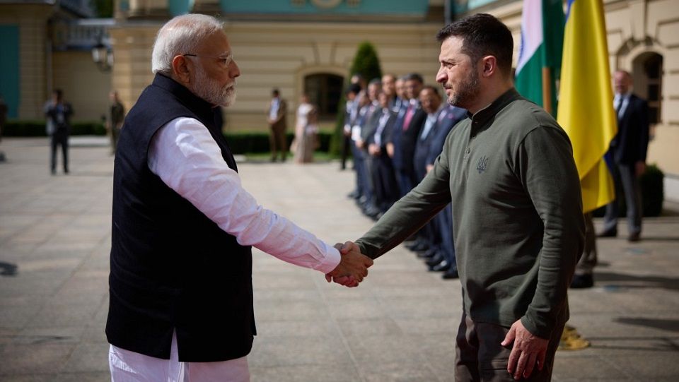 В ходе визита в Киев Моди призвал к диалогу между Россией и Украиной
