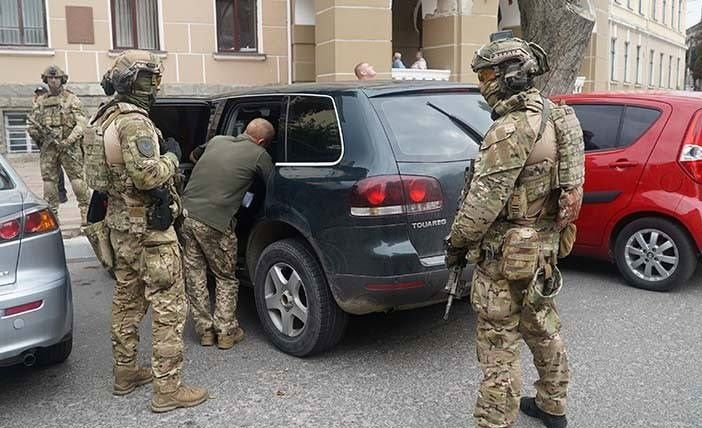 В Тернопольской области раскрыли коррупционеров из ТЦК, помогавших уклонистам - Нацполиция