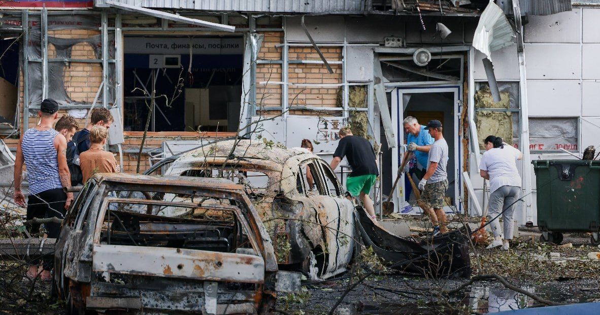 В Курске обломки сбитой украинской ракеты упали на жилой дом, пострадали 13 человек - власти