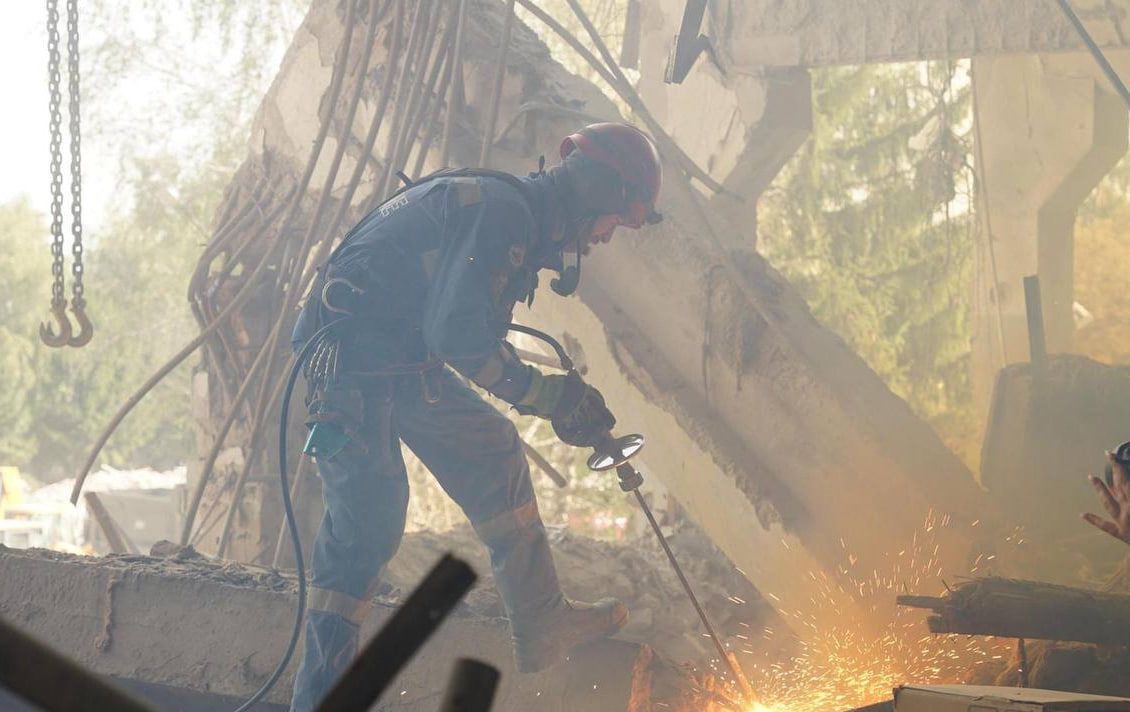 Погибшие в результате удара по Военному институту связи в Полтаве не успели спуститься в укрытие - Зеленский