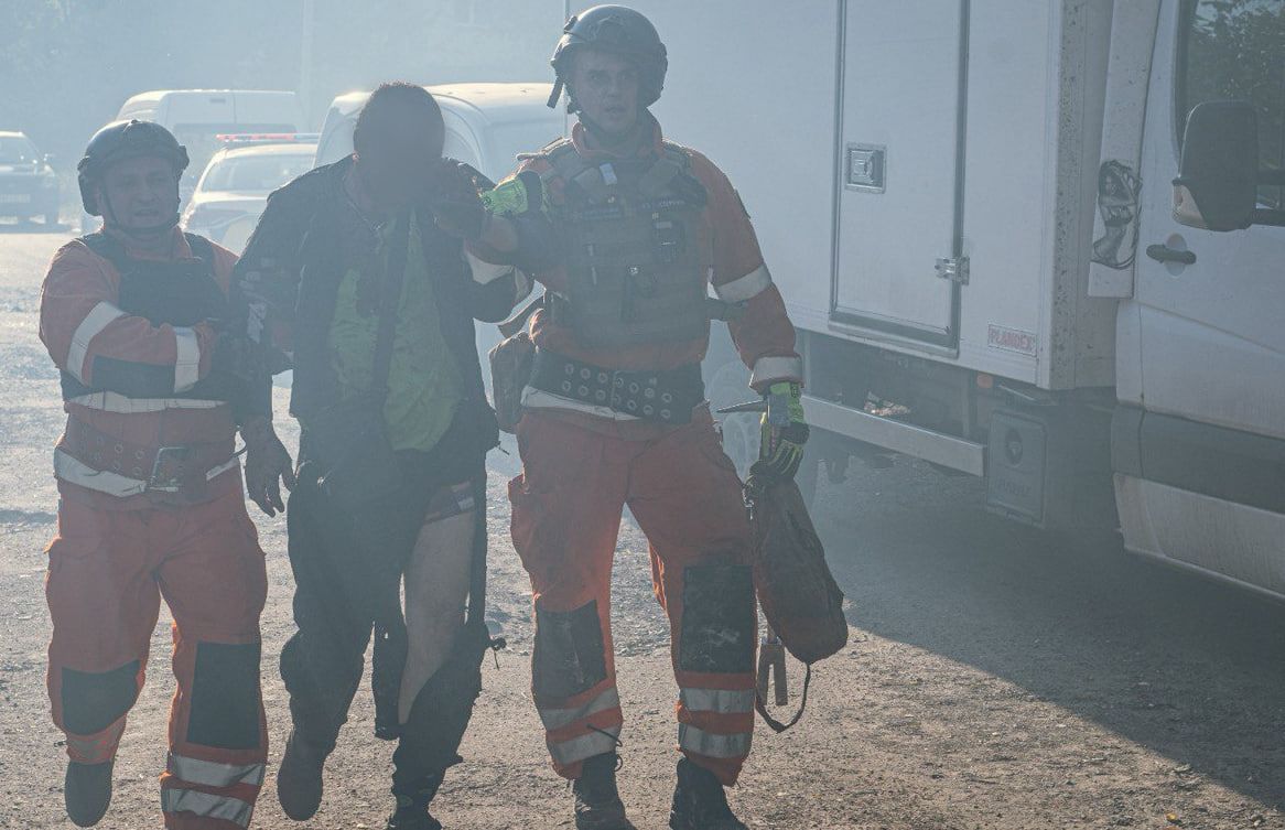 Минимум 9 человек погибли в результате удара РФ по больнице в Сумах