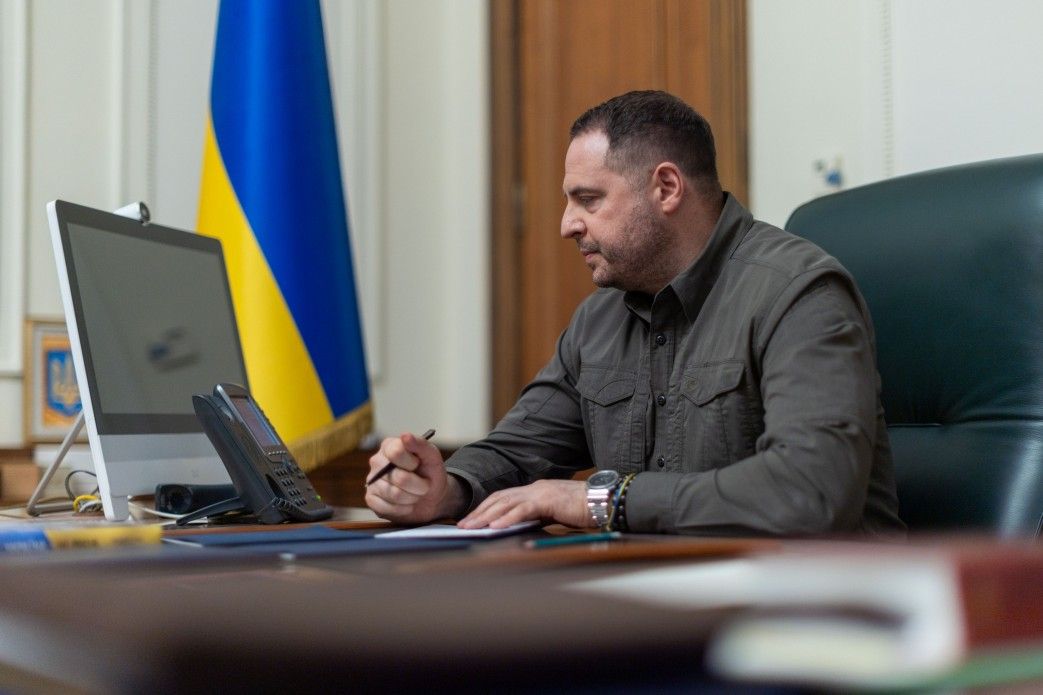 Офис Зеленского обсуждает отставку Сырского, Буданова и Умерова - СМИ