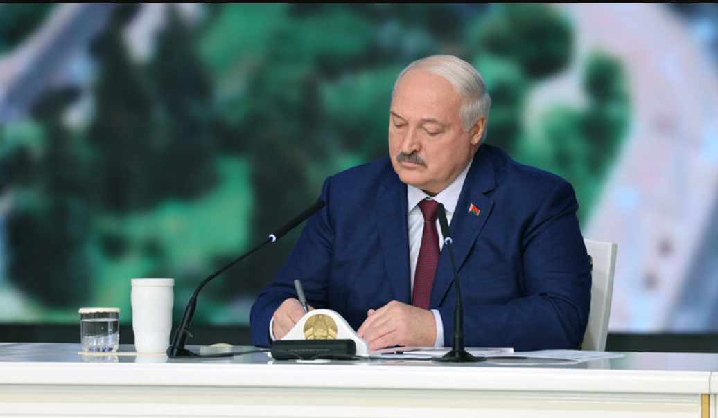 Лукашенко помиловал 23 белорусских политзаключенных