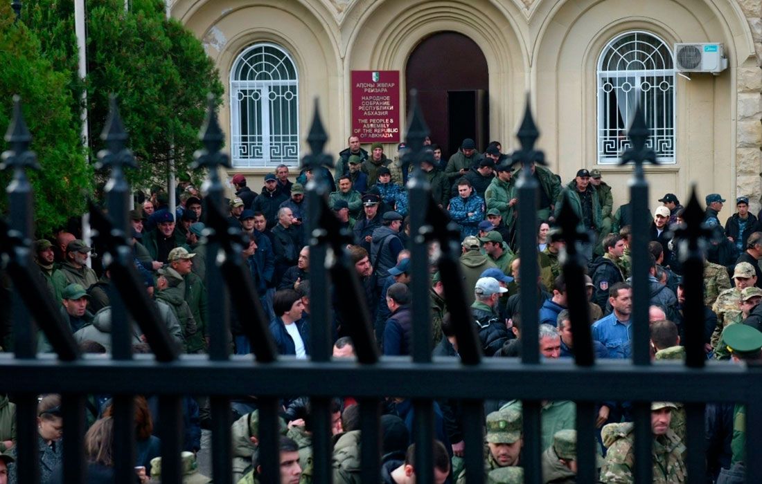 Парламент Абхазии отклонил инвестиционное соглашение с Россией, которое привело к протестам и отставке президента