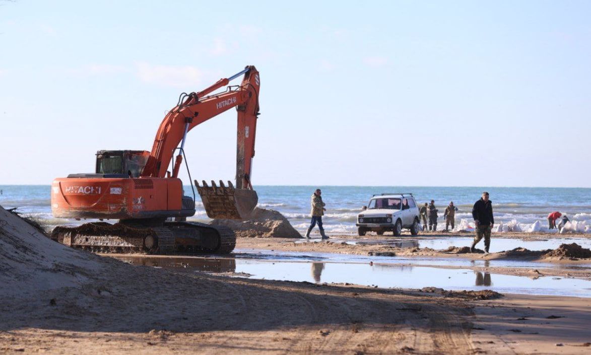 Россияне массово отказываются от путевок в Анапу из-за разлива мазута - СМИ
