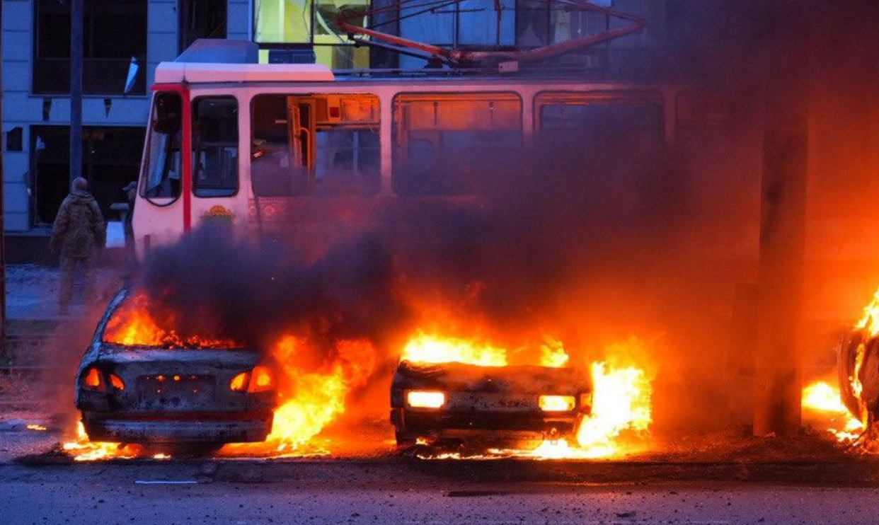 Минимум 13 человек погибли и более 110 пострадали в результате удара России по Запорожью