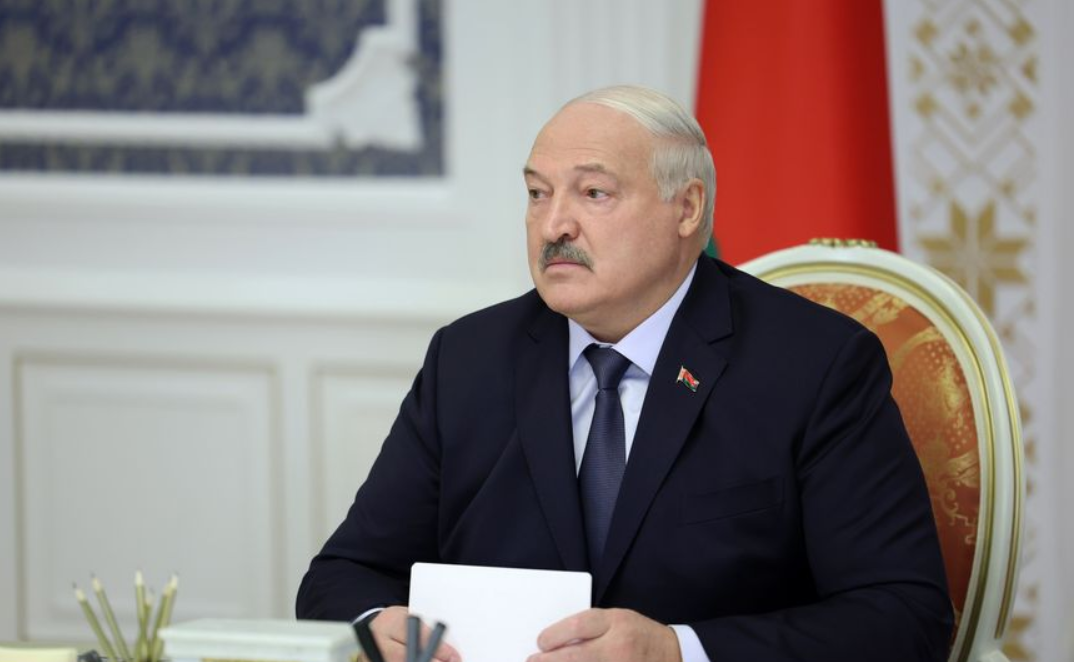 Лукашенко поручил привлечь военных для обеспечения порядка на президентских выборах