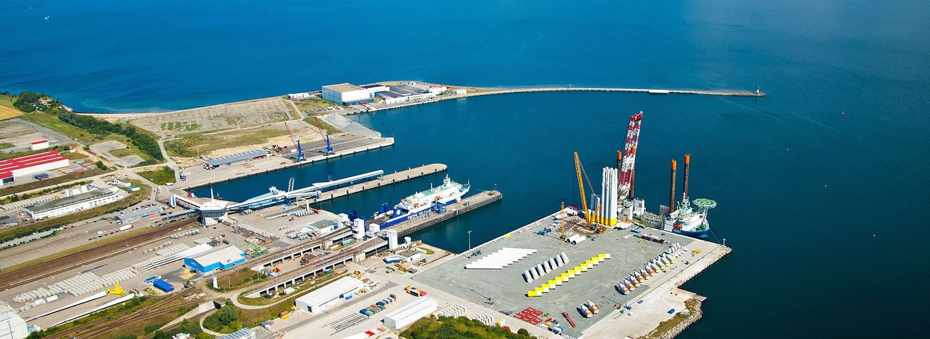 Поврежденный российский танкер из теневого флота отбуксируют в немецкий порт Зассниц - СМИ