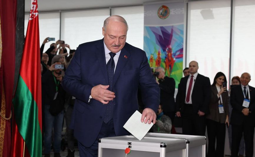 Лукашенко заявил, что ему все равно, признает ли Запад президентские выборы в Беларуси
