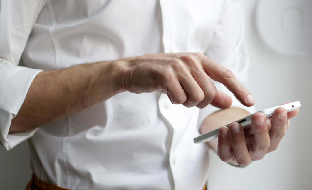 Российские власти изменят десятки законов для борьбы с телефонными и интернет-мошенниками - СМИ