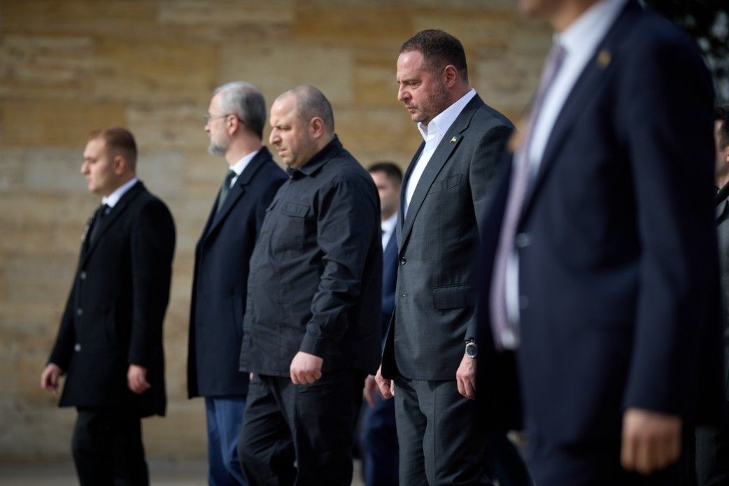 Зеленский уволил главу Офиса президента Ермака, у которого прошли обыски антикоррупционных агентств